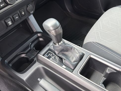 Certified 2021 Toyota Tacoma TRD Off-Road AWD/4WD image 9