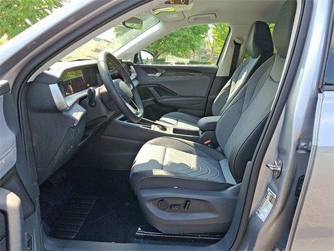 New 2025 Volkswagen Tiguan SE image 10