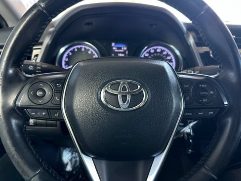 Used 2019 Toyota Camry SE FWD image 19