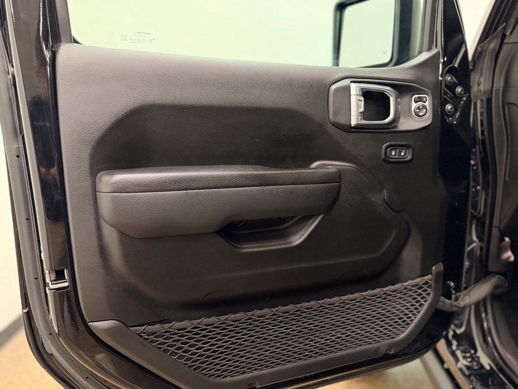 Used 2024 Jeep Wrangler Unlimited AWD/4WD image 10