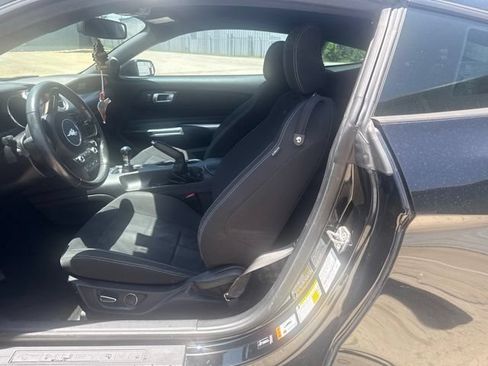 Used 2018 Ford Mustang GT RWD image 10