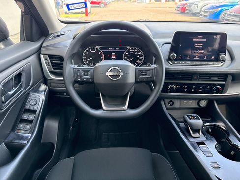 Used 2025 Nissan Rogue S FWD image 16