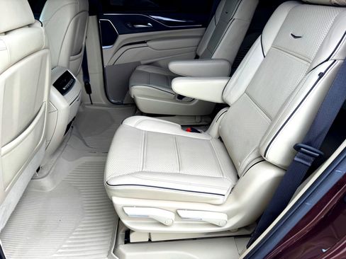 Used 2023 Cadillac Escalade Premium Luxury image 22