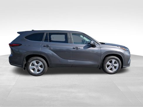 Used 2024 Toyota Highlander Limited image 4