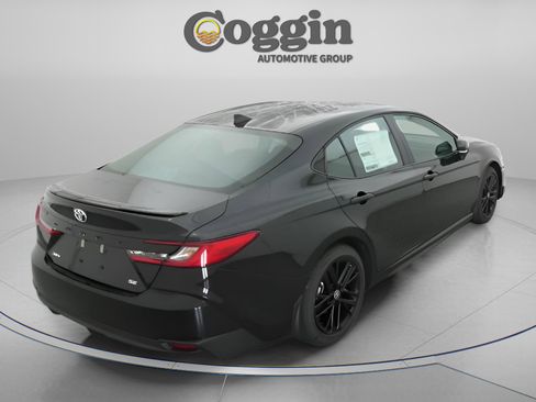 Used 2025 Toyota Camry SE image 8