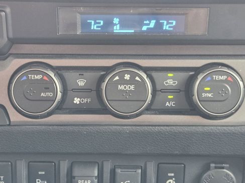 Used 2021 Toyota Tacoma TRD Sport w/ Technology Package AWD/4WD image 25