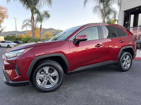 Used 2022 Toyota RAV4 XLE w/ Convenience Package FWD image 12