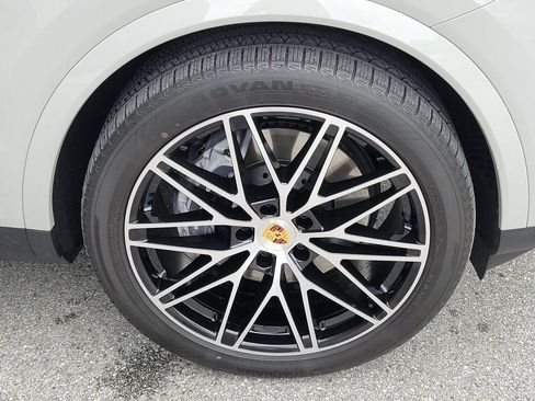 Certified 2024 Porsche Cayenne Coupe AWD/4WD image 13
