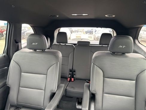 Used 2025 Buick Enclave Sport Touring w/ Power Package image 9