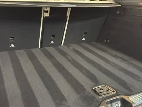 Used 2021 Mercedes-Benz GLC 300 4MATIC image 32