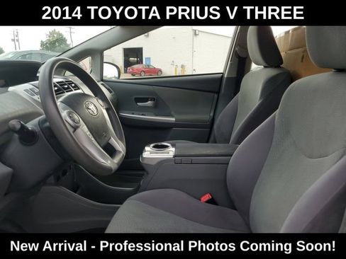 Used 2014 Toyota Prius V Three FWD image 5