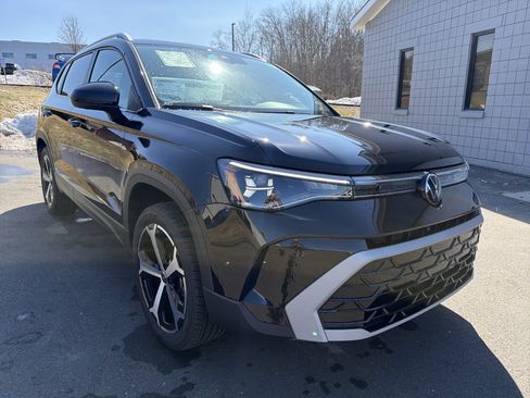 New 2026 Volkswagen Taos SEL image 1