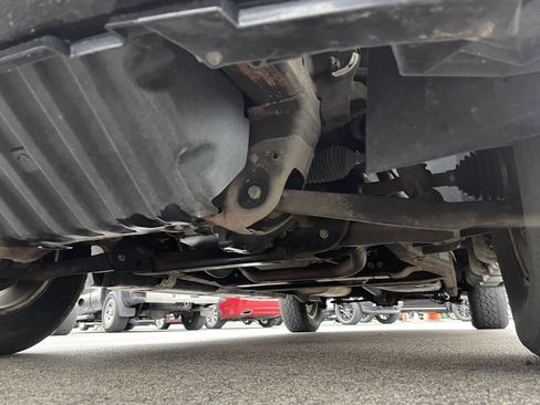 Used 2014 Chevrolet Suburban LT image 15