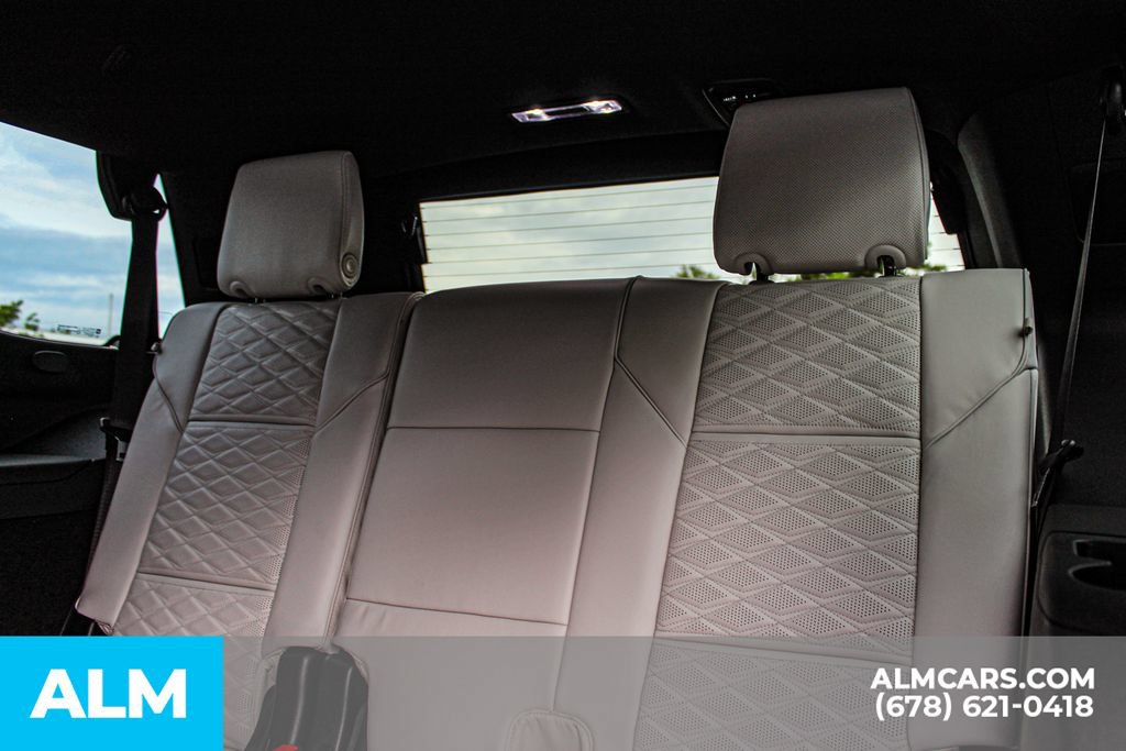 Used 2026 Cadillac Escalade Platinum Sport w/ LPO, Floor Liner Package AWD/4WD image 17