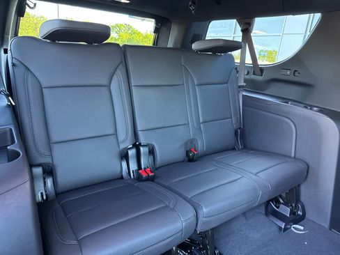 New 2026 Chevrolet Suburban LT w/ Comfort Package AWD/4WD image 6