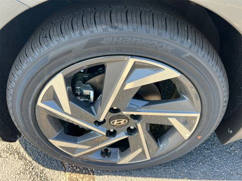 Certified 2025 Hyundai Elantra Limited image 11