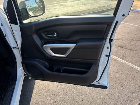 Used 2018 Nissan Titan SV w/ SV Convenience Package AWD/4WD image 38