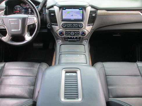 Used 2018 GMC Yukon Denali w/ Denali Ultimate Package AWD/4WD image 18