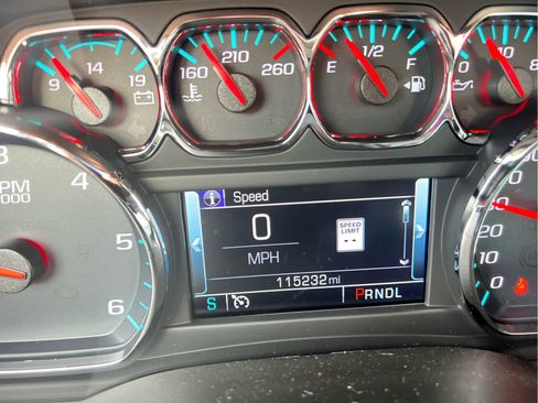 Used 2019 Chevrolet Suburban LT image 10