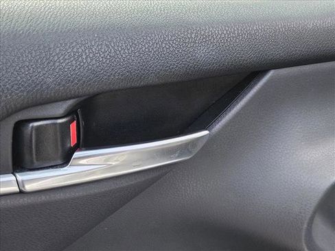 Used 2022 Toyota Camry SE image 8