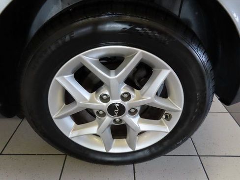 Used 2024 Kia Soul LX w/ Option Group 015 FWD image 16