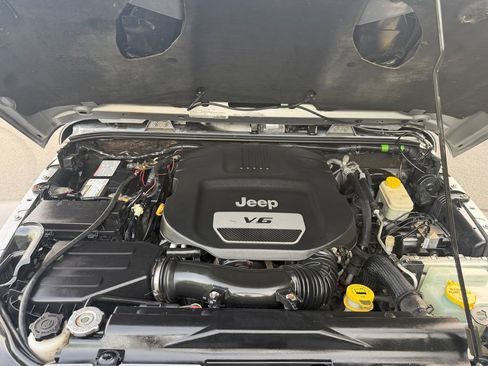 Used 2017 Jeep Wrangler Unlimited Rubicon AWD/4WD image 39