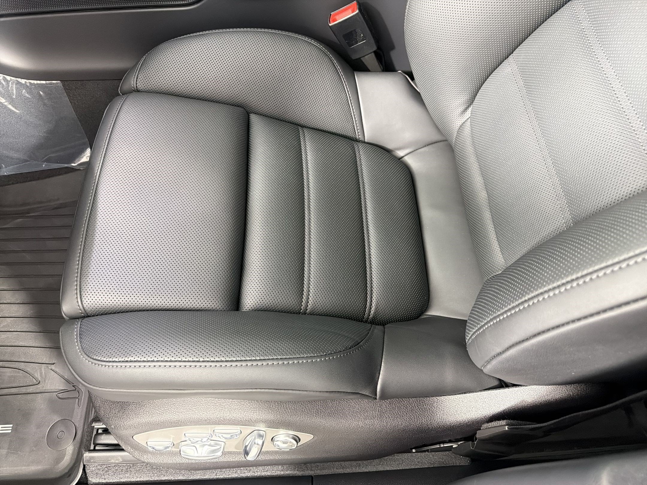 Used 2026 Porsche Macan AWD/4WD image 14