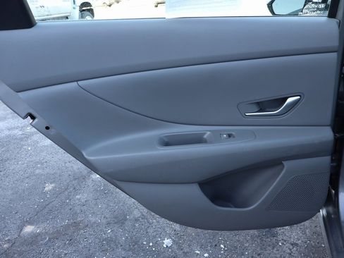 Used 2021 Hyundai Elantra SE image 14