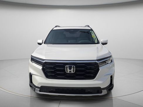Used 2025 Honda Pilot Touring image 3