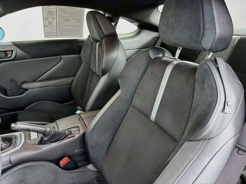Used 2025 Toyota GR86 Premium w/ Performance Package RWD image 35