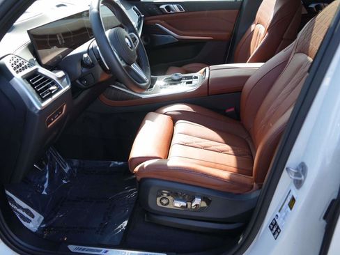 Used 2025 BMW X7 M60i image 10