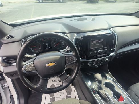 Used 2022 Chevrolet Traverse LT w/ LPO, Cargo Package FWD image 15