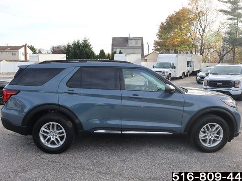 Used 2025 Ford Explorer Active image 5