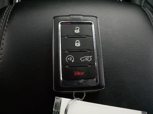 Used 2023 Jeep Grand Cherokee Limited w/ Luxury Tech Group II AWD/4WD image 34