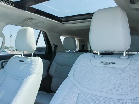 Used 2025 Ford Explorer Platinum w/ Ultimate Package AWD/4WD image 15