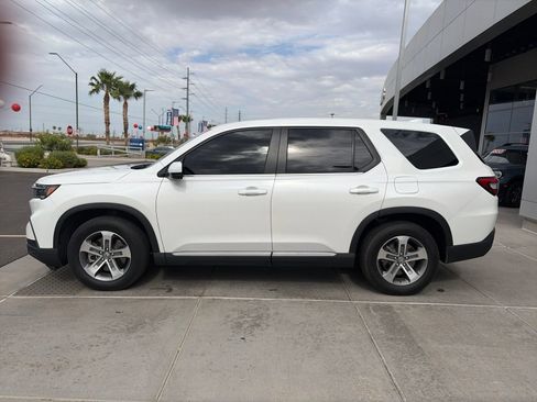 Used 2024 Honda Pilot EX-L image 2