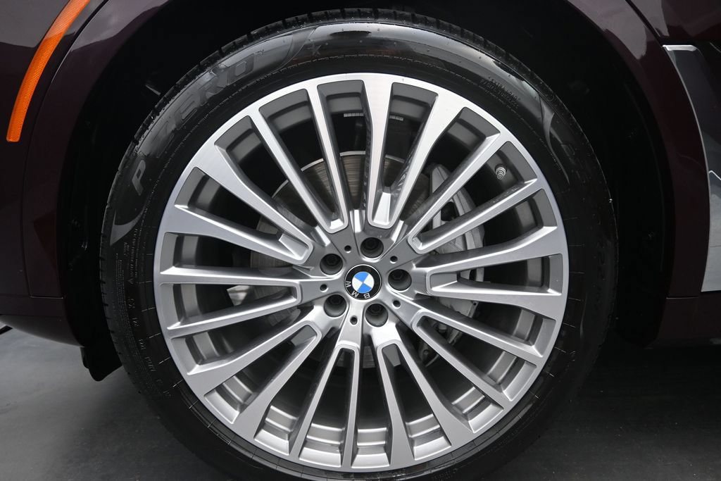 Certified 2024 BMW X7 xDrive40i w/ Executive Package AWD/4WD image 4