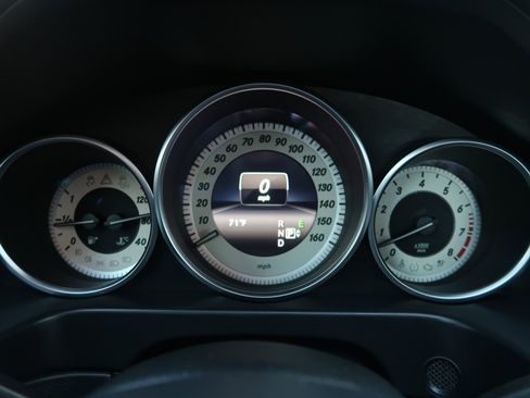 Used 2015 Mercedes-Benz E 400 4MATIC Sedan image 26