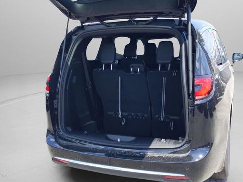 New 2026 Chrysler Pacifica Select image 26
