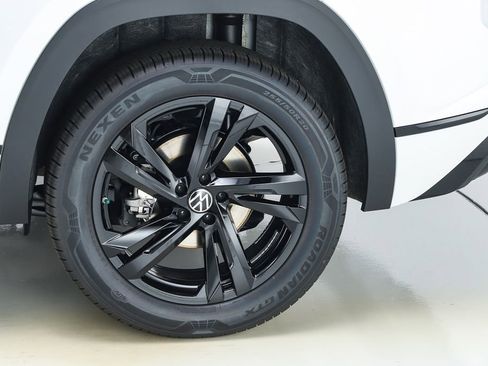 New 2026 Volkswagen Atlas Cross Sport SEL R-Line image 6