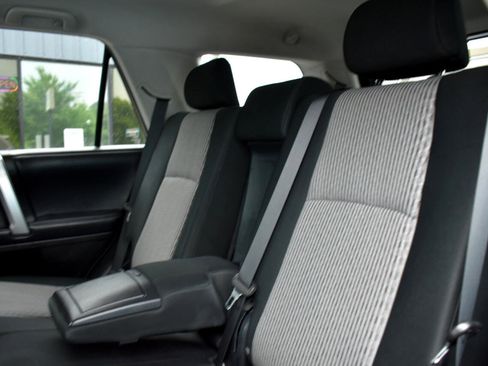 Used 2016 Toyota 4Runner SR5 image 29