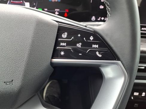 Used 2025 Audi Q5 Premium w/ Convenience Package image 19