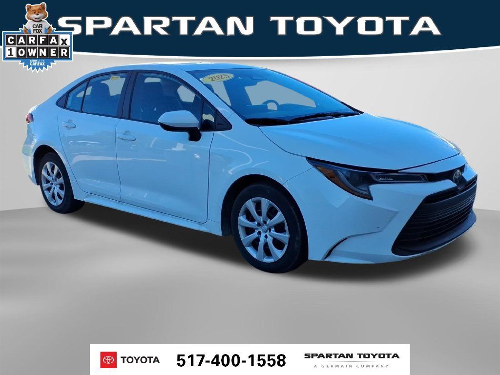 Used 2025 Toyota Corolla LE FWD image 5