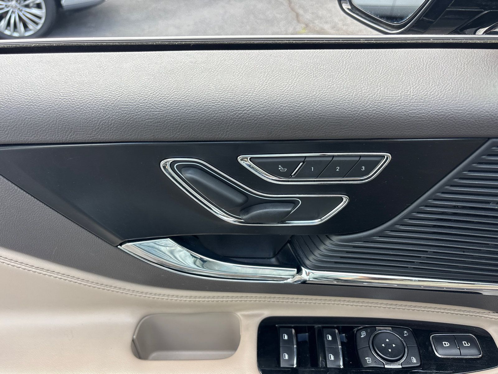 Certified 2020 Lincoln Corsair FWD w/ Equipment Group 101A image 12