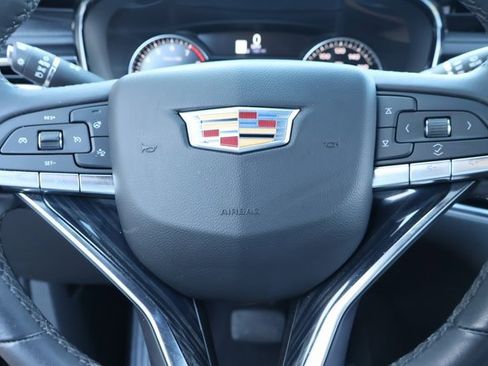 Used 2024 Cadillac XT6 Premium Luxury image 22