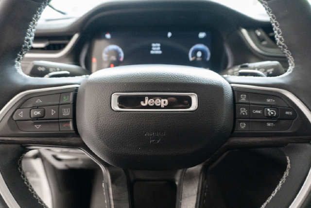 Used 2023 Jeep Grand Cherokee Limited AWD/4WD image 22