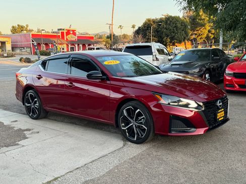Used 2023 Nissan Altima 2.5 SR w/ SR Premium Package AWD/4WD image 2