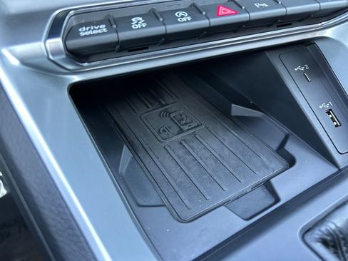 Used 2020 Audi Q3 2.0T Premium Plus w/ Premium Plus Package image 37