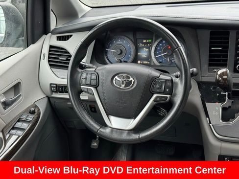 Used 2020 Toyota Sienna AWD image 18