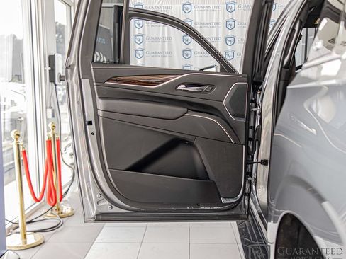 Used 2022 Cadillac Escalade ESV Luxury AWD/4WD image 34